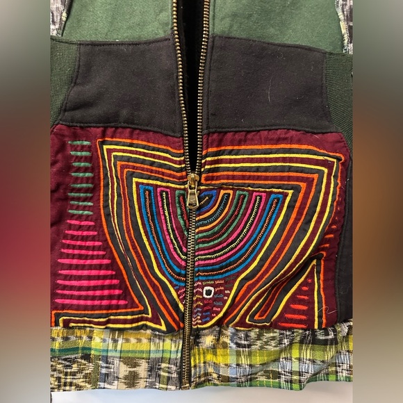 Conscious Convergence Maykuna Green Patchwork Vest Hoodie - Picture 6 of 11